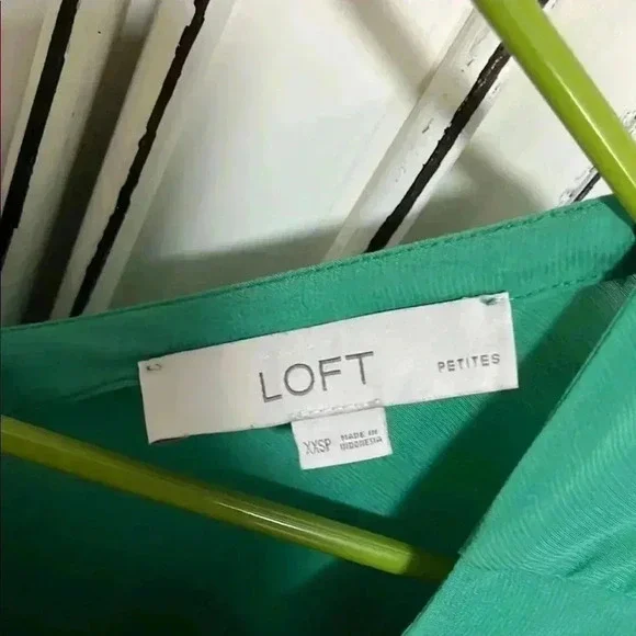 Elegant Green Women's Top - Picture 2 of 4